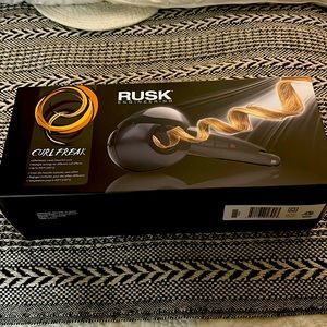 Unopened ceramic curl chamber